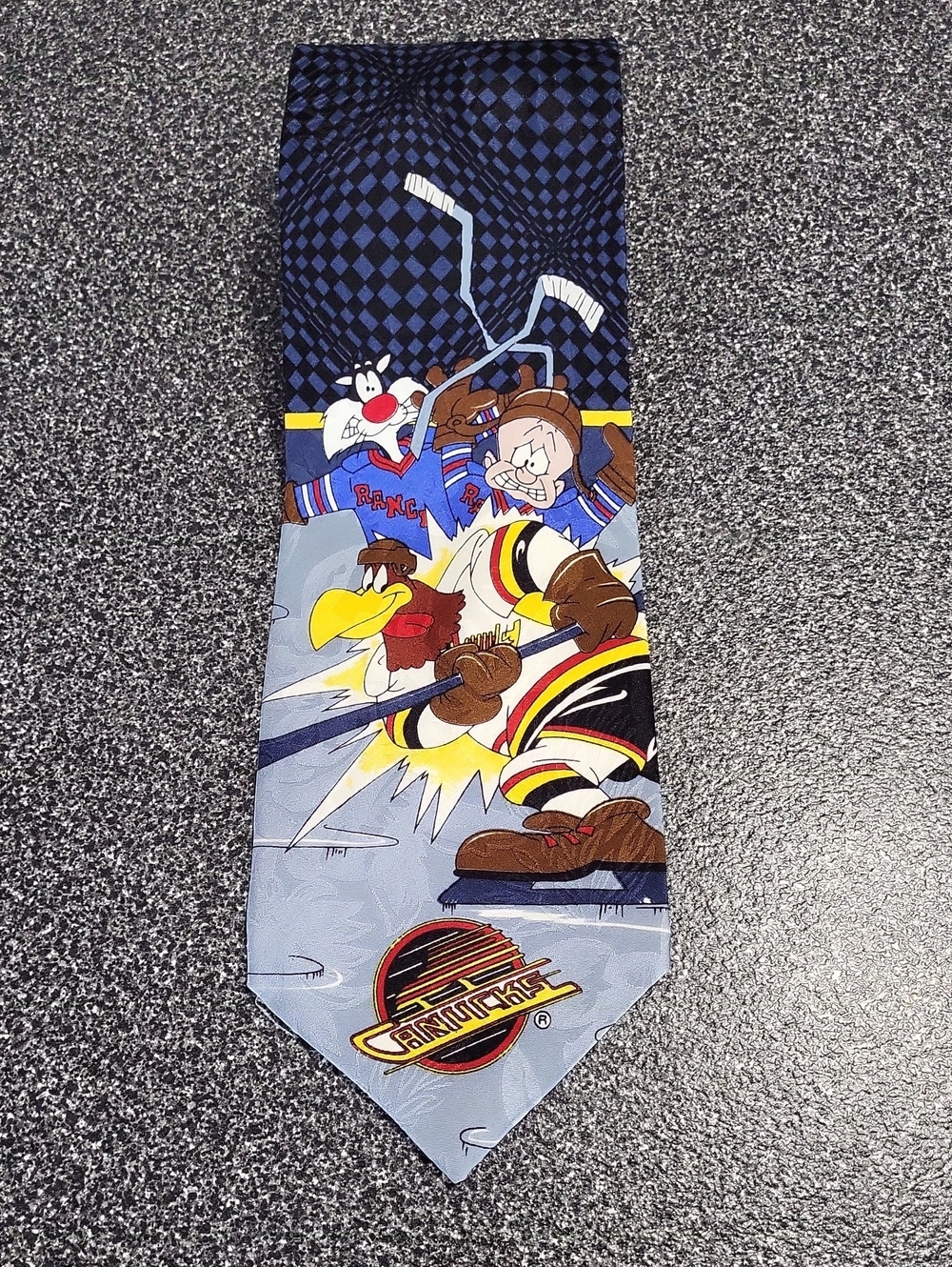 Vintage 90's Leeds International Men's Tie Looney Tunes Vancouver Canucks
